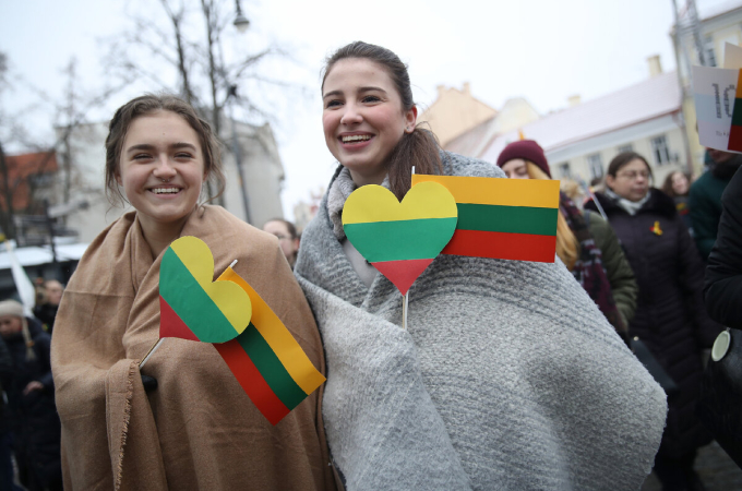 Литовцев спросили, как относятся к белорусам, украинцам и россиянам
